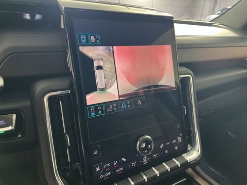 Used 2025 GMC Yukon XL Denali image 18