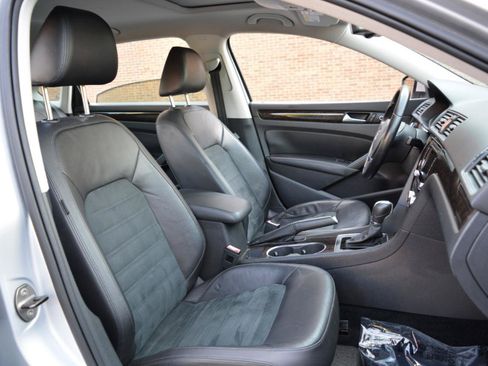 Used 2014 Volkswagen Passat TDI SEL Premium FWD image 17