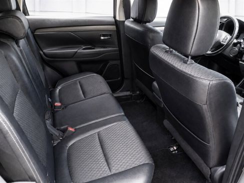 Used 2015 Mitsubishi Outlander SE AWD/4WD image 9