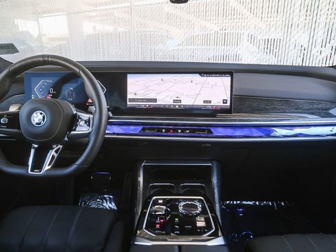 Used 2026 BMW 750e xDrive w/ Premium Package AWD/4WD image 9