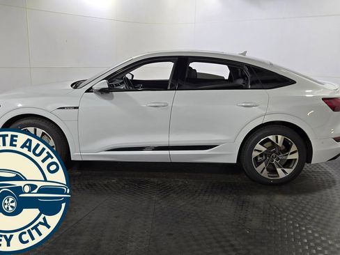 Used 2022 Audi e-tron Premium w/ Convenience Plus Package image 6