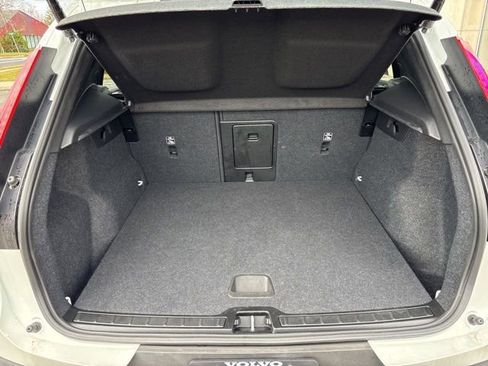 Used 2025 Volvo XC40 B5 Core AWD/4WD image 12