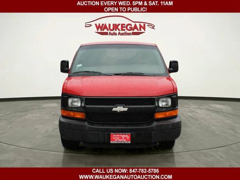 Used 2009 Chevrolet Express 1500 RWD image 2