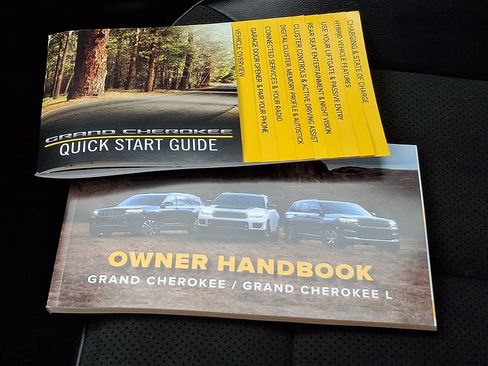 Certified 2025 Jeep Grand Cherokee Altitude AWD/4WD image 25