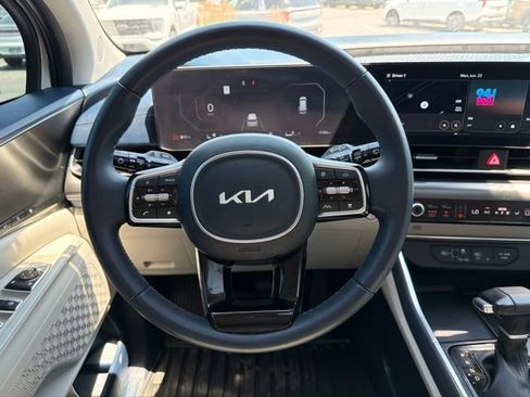 Used 2025 Kia Carnival SX w/ SX Dark Edition Package FWD image 26