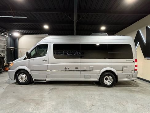 Used 2008 Freightliner Sprinter 3500 image 8