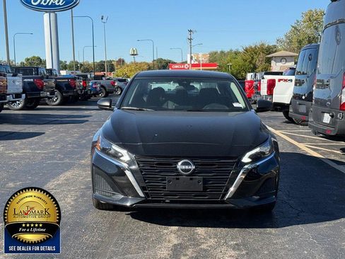 Used 2025 Nissan Altima 2.5 SV image 2