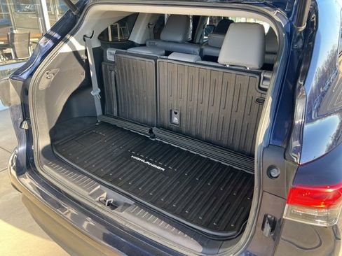 Used 2021 Toyota Highlander XLE image 6