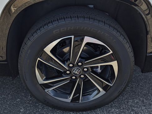 Used 2025 Buick Enclave Sport Touring w/ Power Package FWD image 7