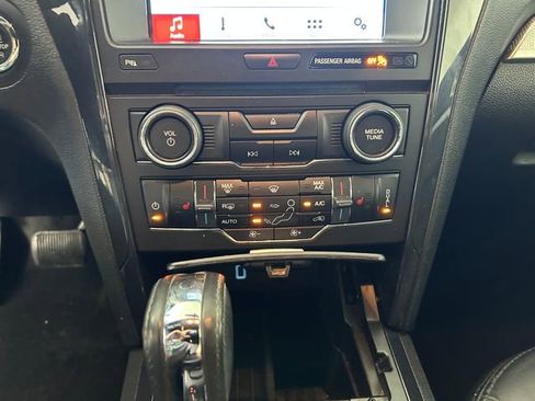 Used 2017 Ford Explorer XLT w/ Equipment Group 202A AWD/4WD image 23