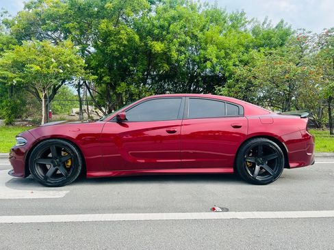 Used 2019 Dodge Charger R/T w/ Plus Group RWD image 2