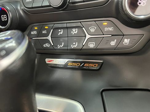 Used 2015 Chevrolet Corvette Z06 w/ 3LZ Preferred Equipment Group RWD image 40