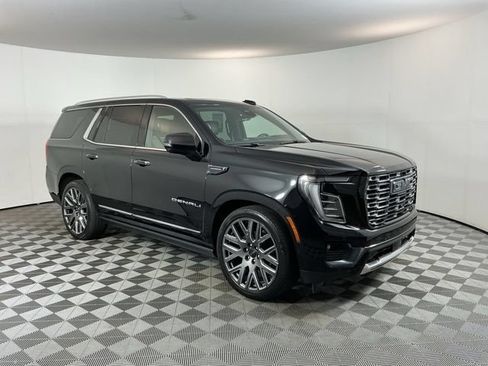 Used 2025 GMC Yukon Denali Ultimate AWD/4WD image 3