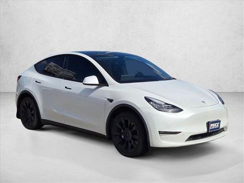 Used 2022 Tesla Model Y Long Range AWD/4WD image 3