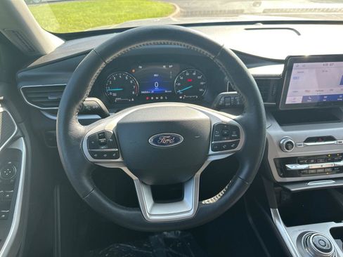 Used 2024 Ford Explorer XLT w/ Equipment Group 202A AWD/4WD image 19