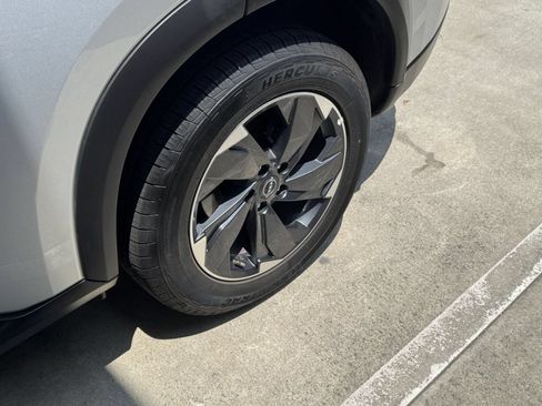 Used 2025 Nissan Rogue SV FWD image 32