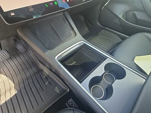 Used 2023 Tesla Model 3 Standard Range image 19