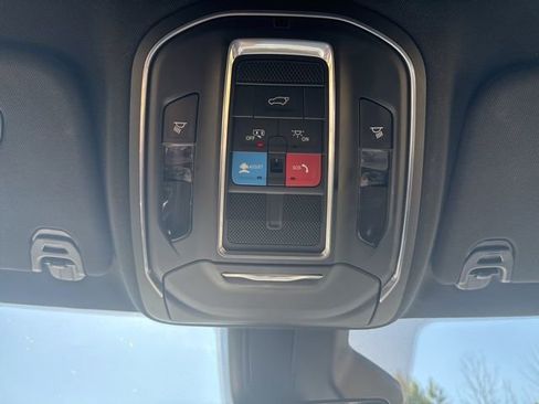 Used 2024 Jeep Wagoneer Series II w/ Flexible Seating Group image 27