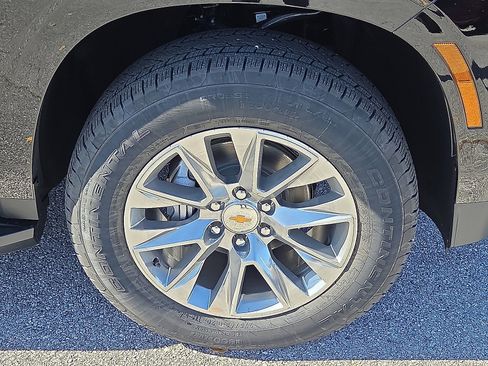 New 2026 Chevrolet Suburban Premier image 7