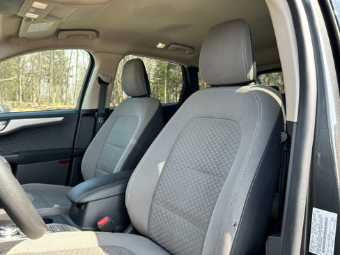 Used 2020 Ford Escape SE image 15