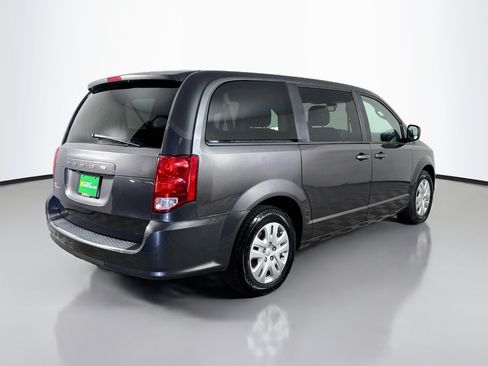 Used 2019 Dodge Grand Caravan SE FWD image 10