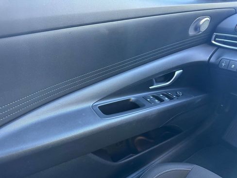 Used 2024 Hyundai Elantra SEL image 25