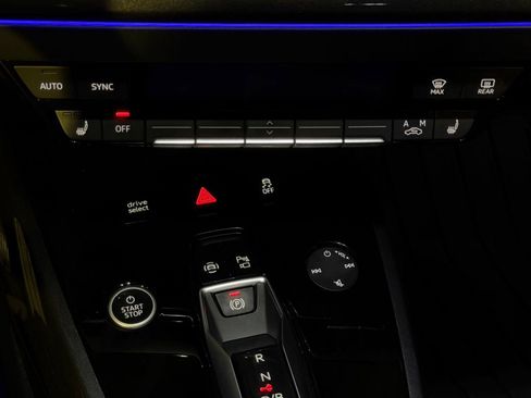 Used 2022 Audi Q4 e-tron Prestige AWD/4WD image 18