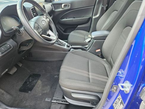Used 2025 Hyundai Venue SEL image 11