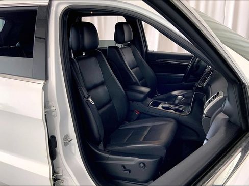 Used 2020 Jeep Grand Cherokee Limited RWD image 16