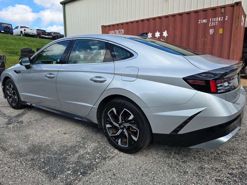 Used 2025 Hyundai Sonata SEL FWD image 5