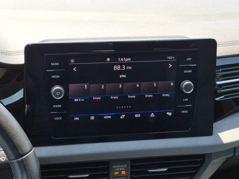 Used 2025 Volkswagen Jetta SE FWD image 12
