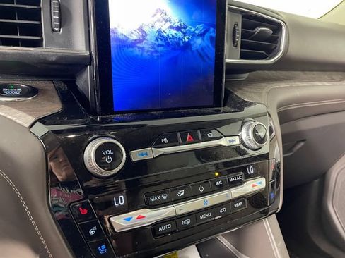 Used 2021 Ford Explorer Platinum w/ Equipment Group 601A AWD/4WD image 8