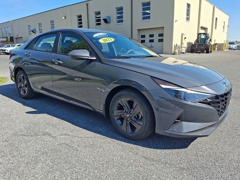 Certified 2023 Hyundai Elantra SEL FWD image 3