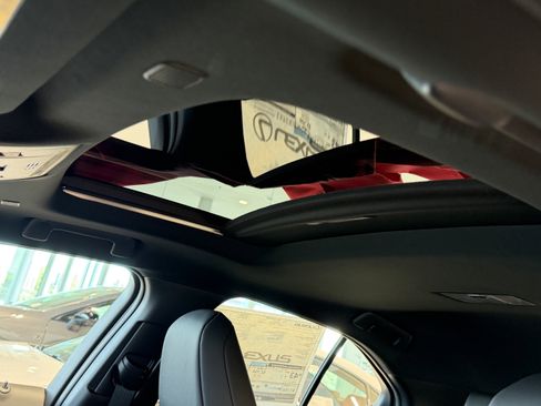 New 2026 Lexus UX 300h FWD image 18