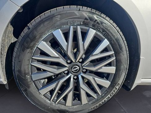 Used 2024 Nissan Altima 2.5 SV w/ SV Premium Package AWD/4WD image 14