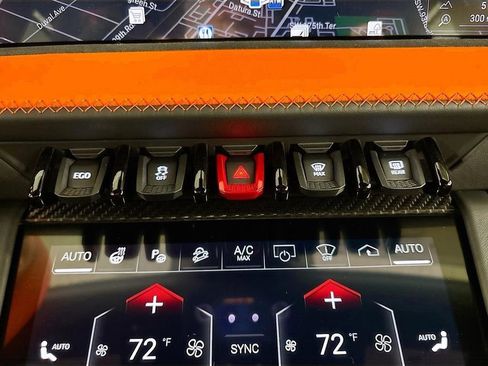 Used 2025 Lamborghini Urus SE AWD/4WD image 21