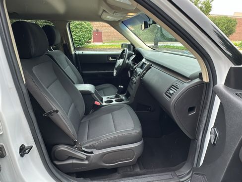 Used 2019 Ford Flex SE FWD image 24