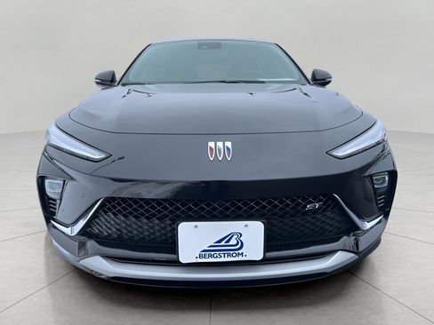 Used 2025 Buick Envista Sport Touring image 3