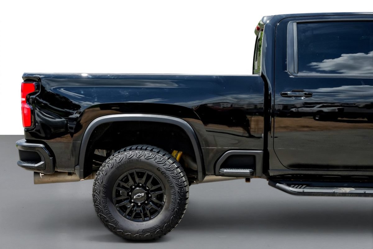 Used 2025 Chevrolet Silverado 2500 ZR2 w/ Technology Package AWD/4WD image 6