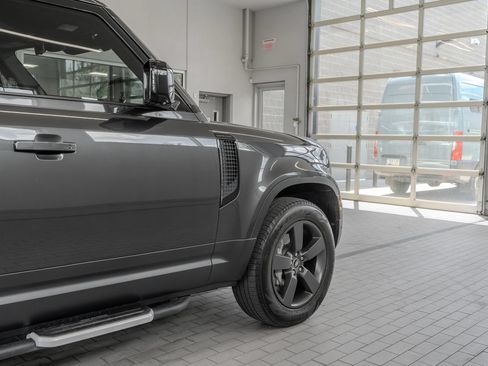 Used 2023 Land Rover Defender 110 SE AWD/4WD image 30