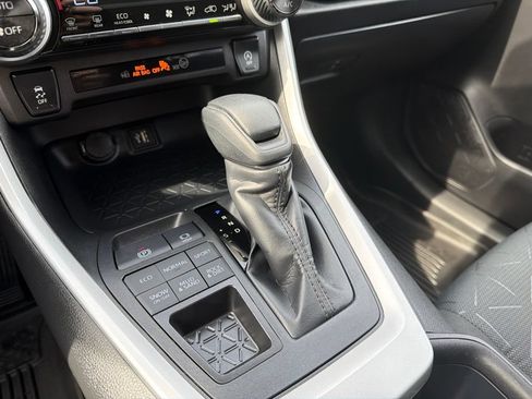 Used 2025 Toyota RAV4 XLE AWD/4WD image 13
