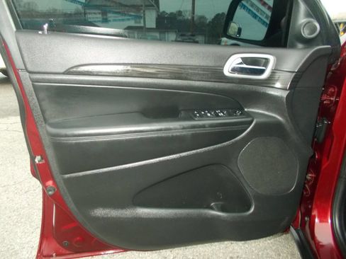 Used 2019 Jeep Grand Cherokee Laredo image 14