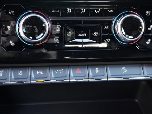 New 2026 GMC Sierra 2500 Denali w/ Denali Reserve Package image 13