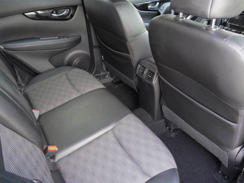 Used 2021 Nissan Rogue Sport SV w/ Technology Package FWD image 29