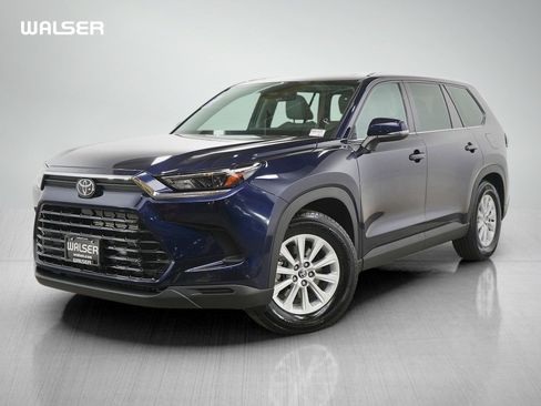 Used 2024 Toyota Grand Highlander XLE image 1