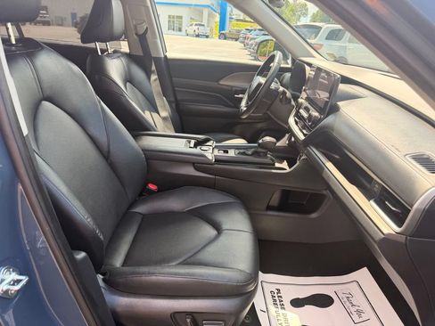 Used 2025 Toyota Grand Highlander AWD image 42