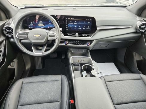 Used 2025 Chevrolet Equinox LT w/ Convenience Package II FWD image 6