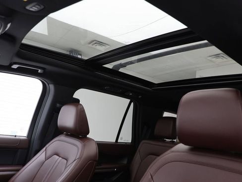 Used 2024 Ford Expedition Limited image 19