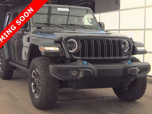 Used 2024 Jeep Wrangler Unlimited Rubicon 4xe w/ Convenience Group AWD/4WD image 3