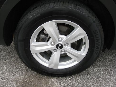 Used 2021 Kia Sorento LX FWD image 9